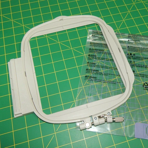 vyšívací rámeček Brother SEF150 (15x15cm)