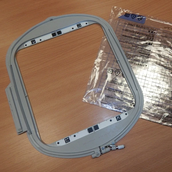 vyšívací rámeček Brother EF97S (24x24cm)(se skenovacími značkami)