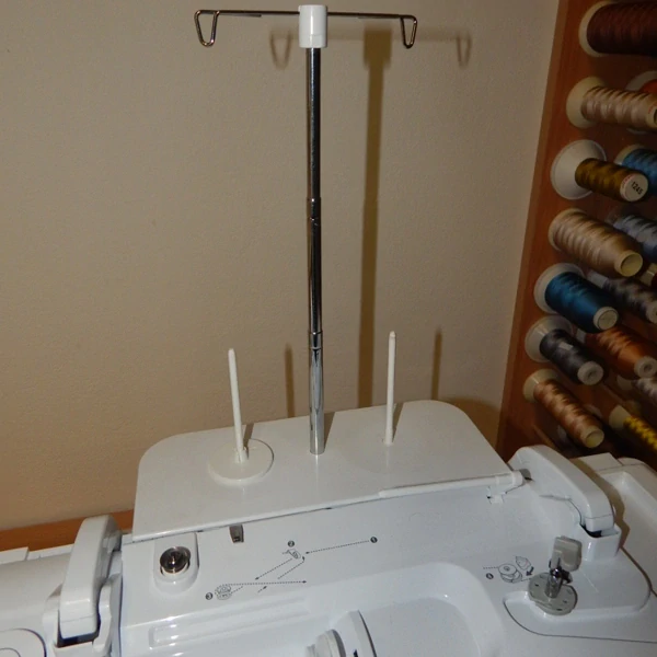 stojan na dvě nitě Brother TS6