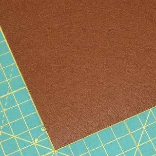 filc - hnědý (20x30cm)